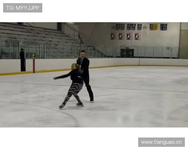 托尼娅·哈丁又被扒出老照片，看到她的日常图我只想说——赛场光环和钱包差得也太现实了