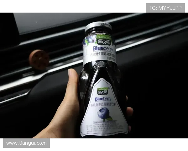 欧文家冰箱里只放椰子水和有机蓝莓，训练完直接喝冰的