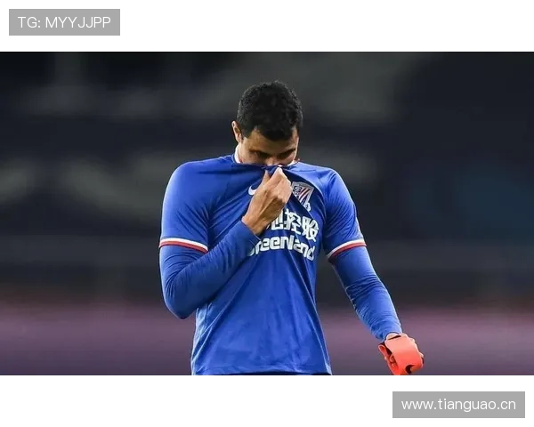 申花高层震怒！战术摇摆引发球迷不满，谁在拖垮上海王牌？