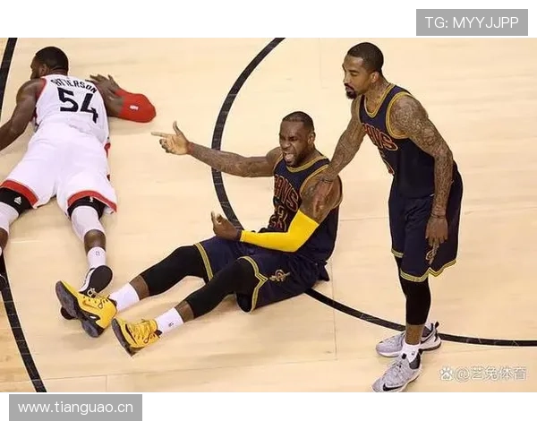 为什么NBA裁判会严查假摔判罚？规则详解与处罚标准解读